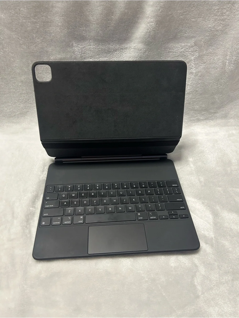 Apple black Magic Keyboard iPad Pro 4th Generation 12.9 in w/ pencil holder